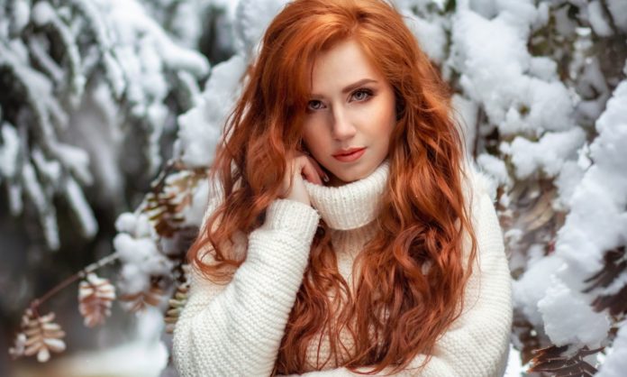 Jak dbać o włosy zimą
