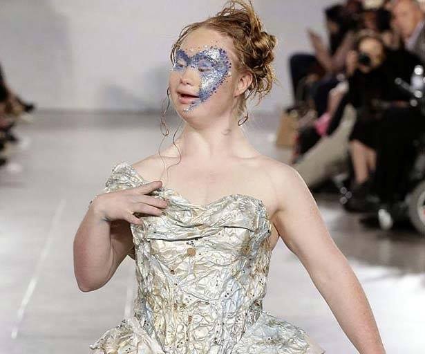 Niepełnosprawna modelka na pokazie New York Fashion Week