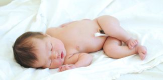 Pielęgnacja kikuta pępowinowego u noworodka