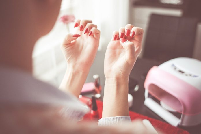 Co jest potrzebne do wykonania klasycznego manicure w domu?