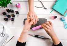 Co warto wiedzieć przed otwarciem salonu stylizacji paznokci?