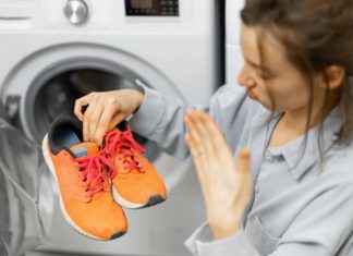 Pranie butów sportowych w pralce