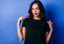Damskie stylizacje z czarnym T-shirtem