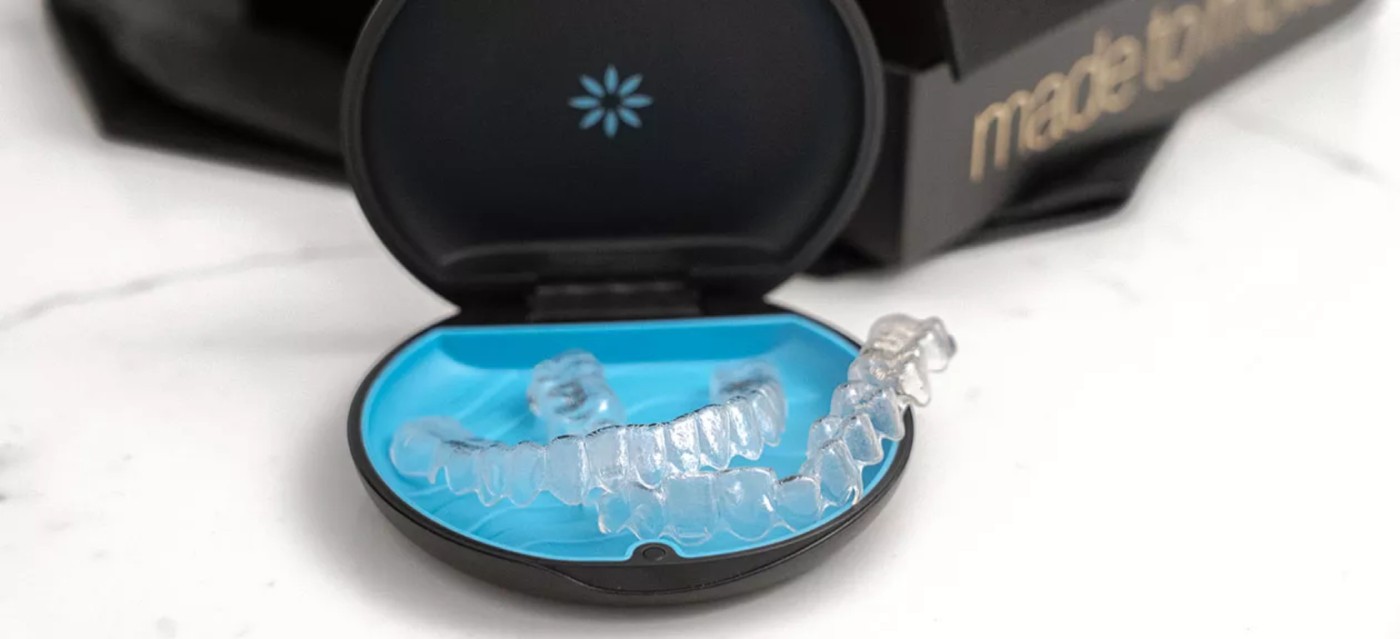 Aparat nakładkowy Invisalign w Warszawie: proste i dyskretne leczenie ortodontyczne