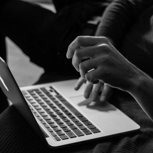 Rozwiąż problemy w pracy i w domu korzystając ze wsparcia online